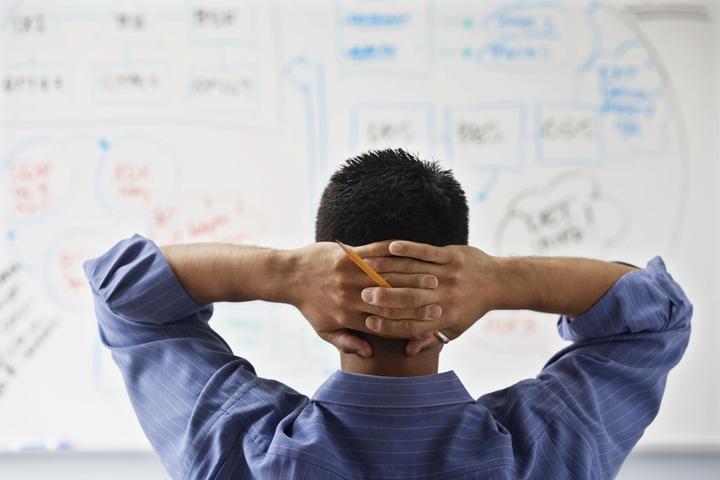 港股收盘(08.13) | 恒指收涨2.58% 科技、医药股全天强势 多只中报绩优股爆发