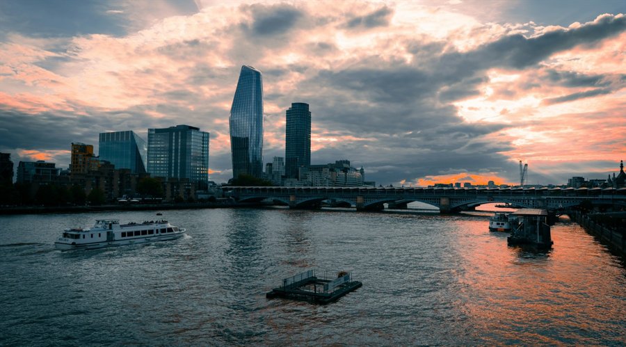 省军区公布学生军训监督举报电话 对举报人、举报内容严格保密